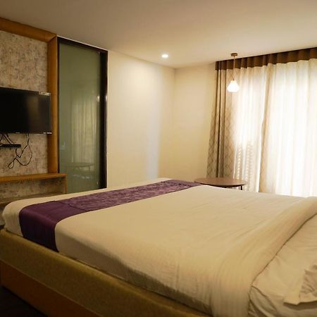 Golden Lotus Hotel ハイデラバード エクステリア 写真